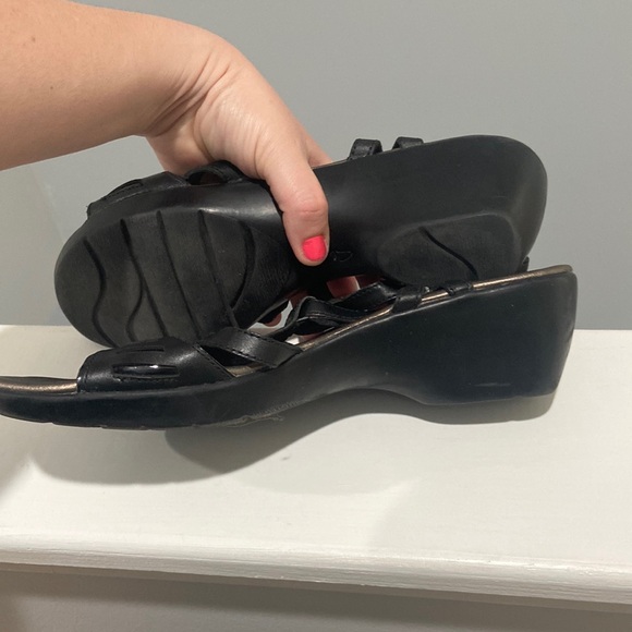 CLARKS Bendables Leather Wedge Sandals black color Women's Sz 10M - Picture 11 of 16